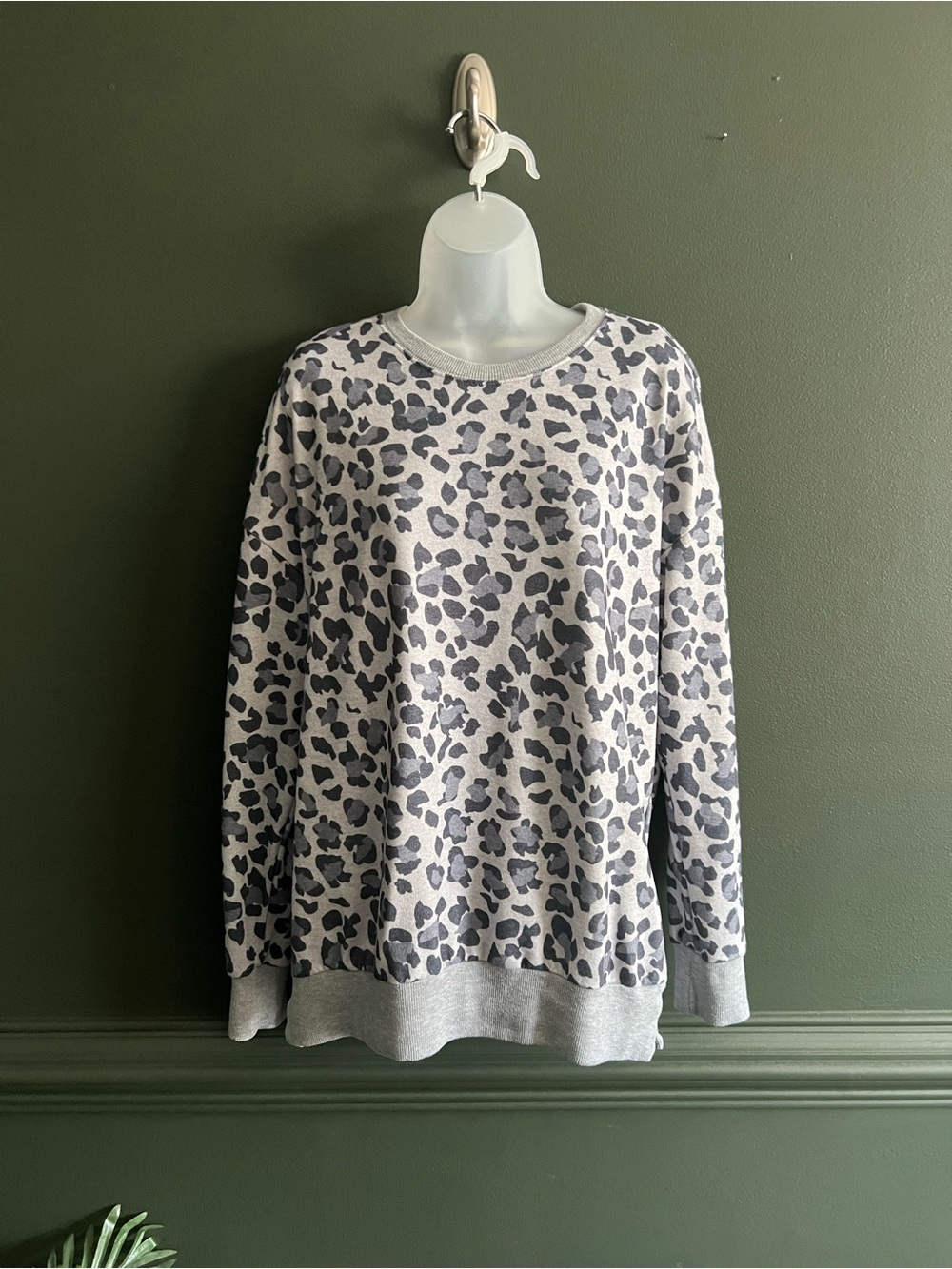 Leopard Print Crewneck Sweatshirt- Light Gray